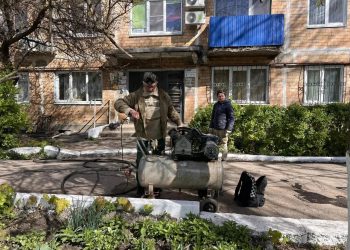 Коммунальные службы приступили к промывке систем отопления в многоквартирных домах перед новым сезоном