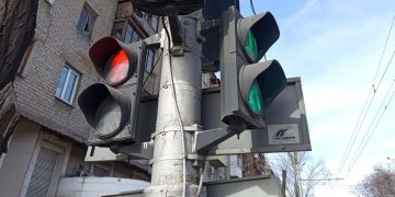 Как и когда появился первый светофор и почему цвета именно такие?