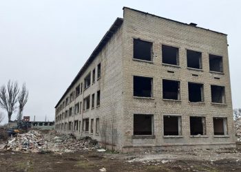 В Мариуполе начали восстанавливать школу №55, пострадавшую в ходе боевых действий в 2022 году