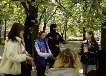 Сотрудники СОБР Росгвардии и «Движение Первых» провели патриотическую акцию ко Дню Победы