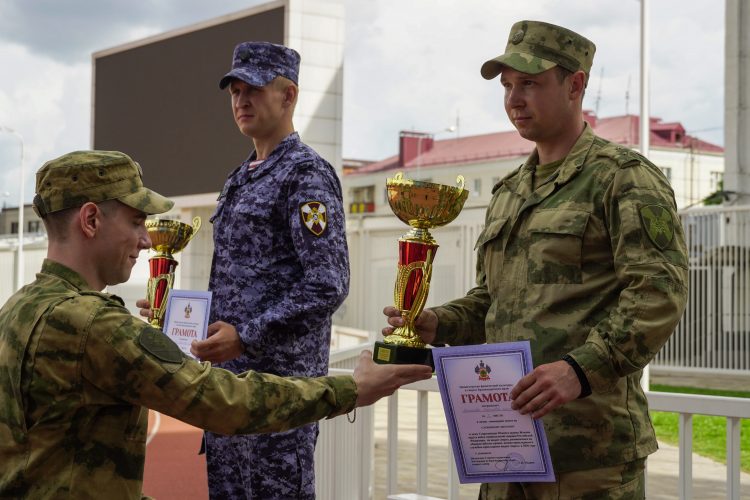 Росгвардейцы ДНР завоевали бронзу на чемпионате Южного округа по служебному биатлону