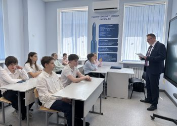 В донецком лицее «Коллеж» школьникам на реальных примерах показали, как не попасться на уловки кибермошенников