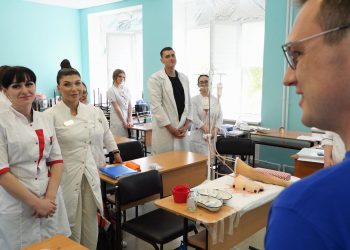 «Единая Россия» поможет оснастить мариупольский медколледж к новому учебному году