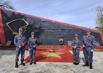 Росгвардейцы в ДНР почтили память героев Великой Отечественной войны