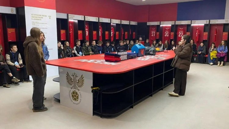 Школьники из ДНР посетили Москву и Санкт-Петербург по программе «Культурная карта 4+85»