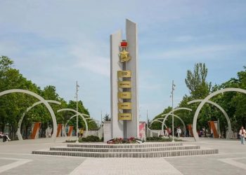 Тульские специалисты завершили благоустройство сквера 40-летия Победы в Мариуполе