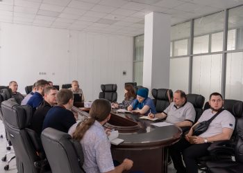 Минцифры ДНР на обучающем семинаре презентовало госслужащим ИИ-помощника