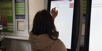 На автостанции «Южный» в Донецке билеты можно купить без очереди через терминал. Как это работает?