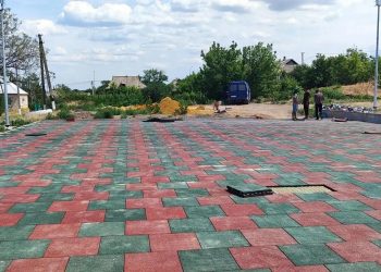 В Старобешевском округе благоустраивают дороги и спортивные площадки