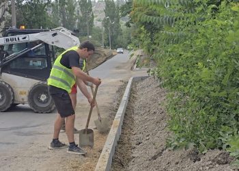 В Докучаевске при поддержке Якутии обновляют дороги и тротуары
