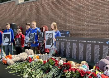 На площади ДНР в Москве прошла акция-реквием в память о погибших детях Донбасса