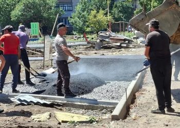В Иловайске по федеральной программе благоустраивают внутридомовую территорию на улицах Левина и Ярославского