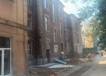 В Донецке реконструируют здание под новую амбулаторию