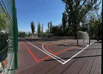 В Харцызске в День города открыли многофункциональную спортплощадку