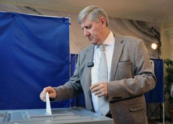 Премьер-министр ДНР Андрей Чертков проголосовал на выборах в Госдуму