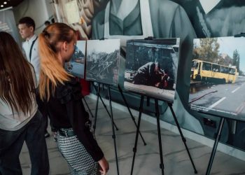 В Донецке открылась фотовыставка о 50 трагедиях — от Беслана до обстрелов Донбасса