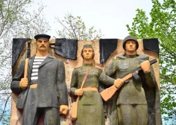 К мемориалу воинам 130-й стрелковой дивизии в Захарьевке уложили почти 9 км нового асфальта