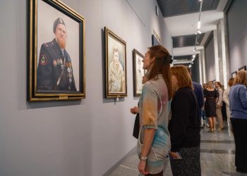 В Музее Победы открыли выставку портретов защитников «НебоСВОд Донбасса»